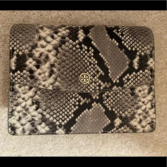 LIKE NEW Tory Burch Shoulder Bag!! - Picture 4 of 5